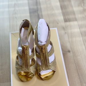 MICHAEL by Michael Kors Berkley T Strap Gold